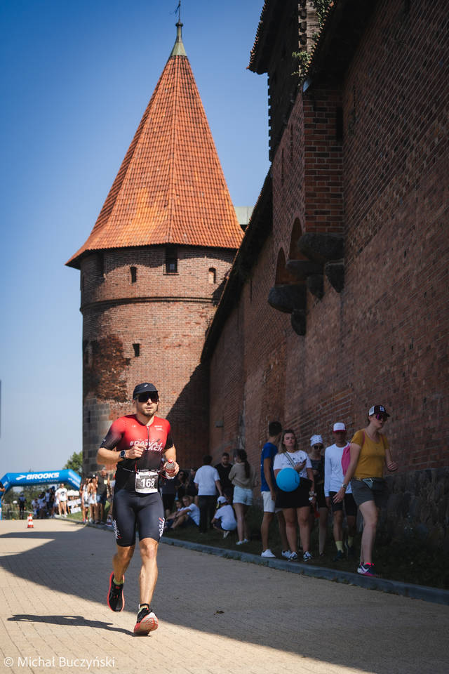 Castle_Triathlon_2024_logo_395.jpg